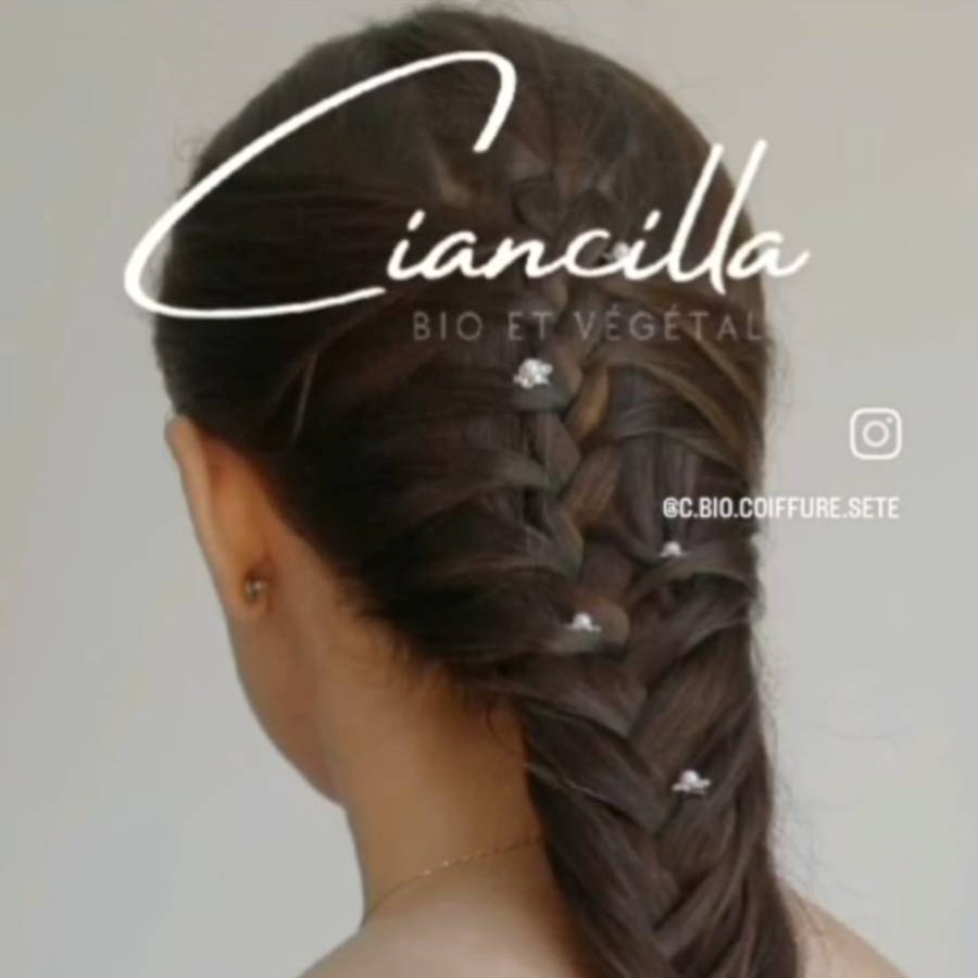 Tresse épi de blé ornée de petites perles, pour une mariée